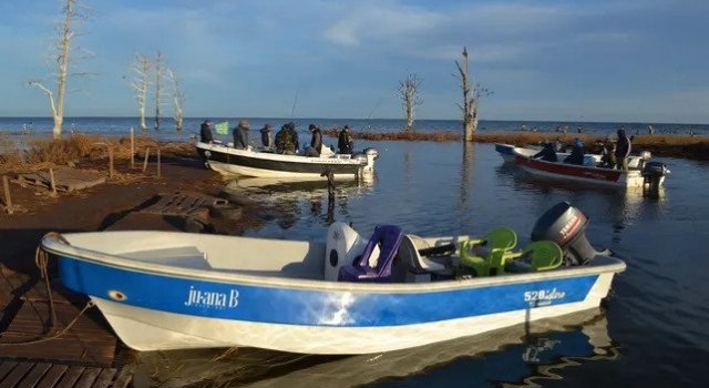 Reglamentaran la pesca en la laguna La Picasa para evitar la depredación del "pejerrey"