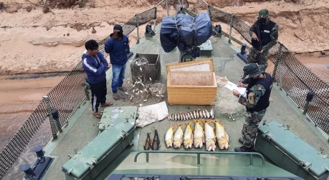 Expulsan a dos pescadores por realizar actividad ilegal en una zona de reserva